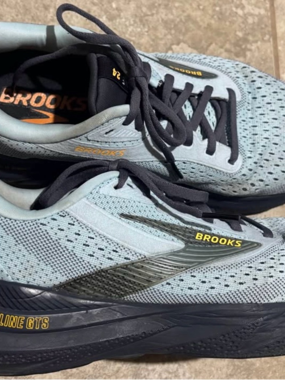 Brooks Adrenaline GTS 24 Men’s size 9